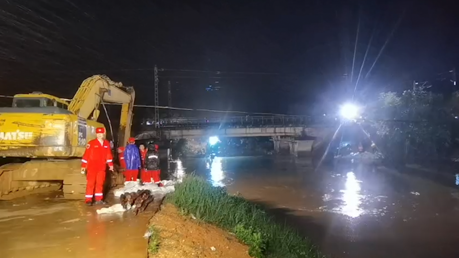 江西丰城河堤溃口，中国安能全力封堵北侧堤岸溃口