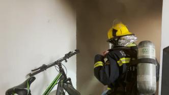 蚌埠一小区发生火灾，消防勇救被困母女