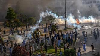 巴基斯坦前总理被捕引发暴力抗议，示威者：放人！我们不怕死