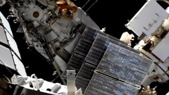 俄罗斯宇航员在国际空间站太空行走，时长约6小时