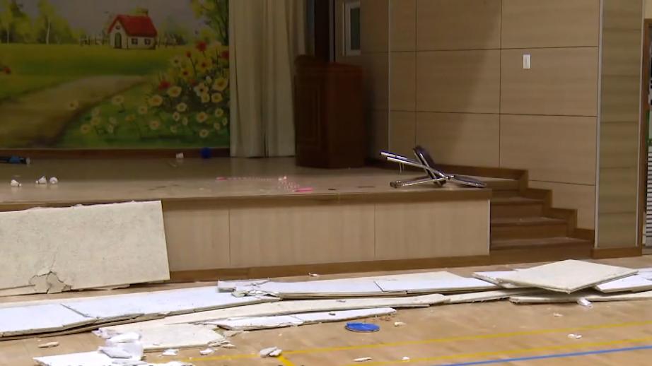 韩国一小学体育馆天花板塌落，致14人受伤