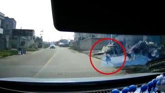 2岁娃突然从马路一侧冲出被车撞倒，监护人承担主要责任
