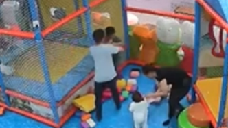 广西贵港警方通报男童在游乐园遭殴打：打人者被行拘15日