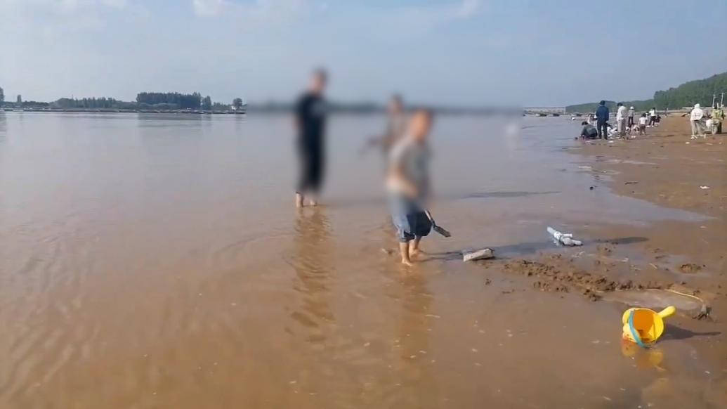男子在黄河边义务阻泳12年：人的生命只有一次