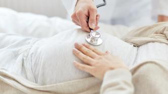 生育面面观｜低生育率背后高龄产妇十年翻一番，产科医生如何应对