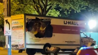 一辆卡车冲撞美国白宫附近护栏：司机被逮捕，动机有待调查