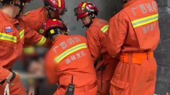 工人掉进5米深排水管道，消防6分钟成功救出