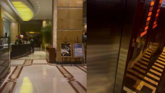 五星级酒店停电半小时，住客称被催促坐电梯回房险些被困