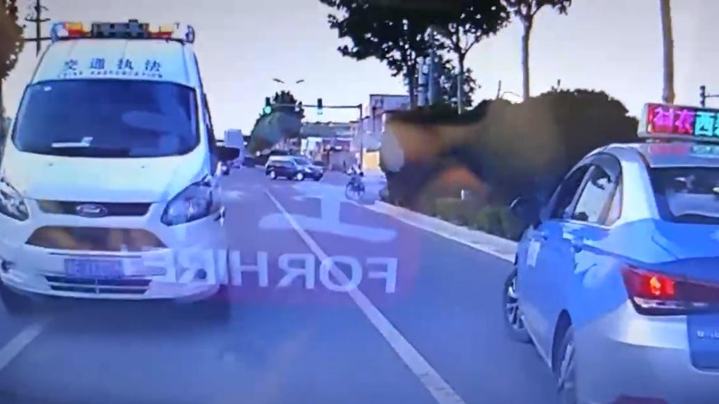 東營通報執法車越線行駛阻停被檢查車輛:相關人員停止工作