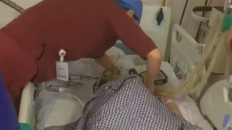 折疊男孩完成首次手術(shù)：一次性矯正反向折疊的脊柱至少90度