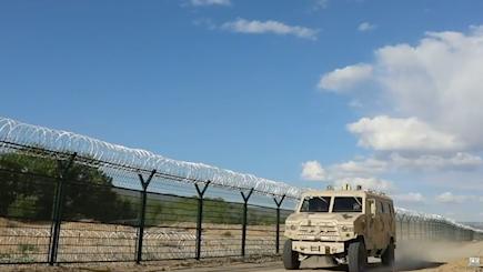 新疆阿勒泰軍分區:新式巡邏車提高官兵執勤效率