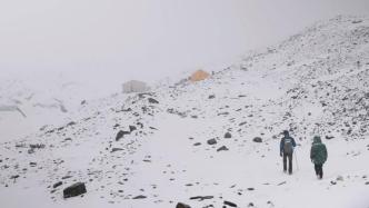 逐冰而上｜珠峰科考Vlog⑯：大雪大雾中抵达6350营地