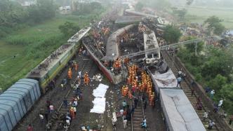 印奥迪沙邦列车相撞事故已致超300人死亡，1000多人受伤
