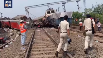 印度列车脱轨相撞事故已致288人死亡，超800人受伤
