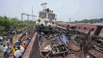 印度列车脱轨相撞事故初步调查结果：电子联锁装置变化导致