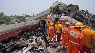 印度当局称列车相撞事故救援已完成，死亡人数下调至275人