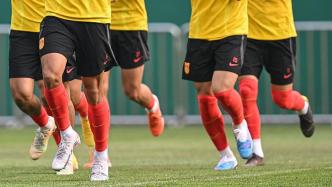 中国男足公布亚运队集训大名单，26人入选