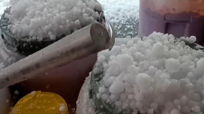 牡丹江海林市长汀镇突降大雨冰雹，当地居民：有鹌鹑蛋大小