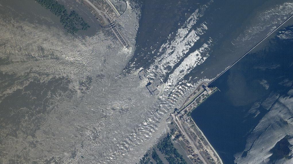 卡霍夫卡大坝被毁，谁干的？俄乌各执一词