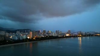 海南三亚发布暴雨红色预警：中小学停课，高考正常进行