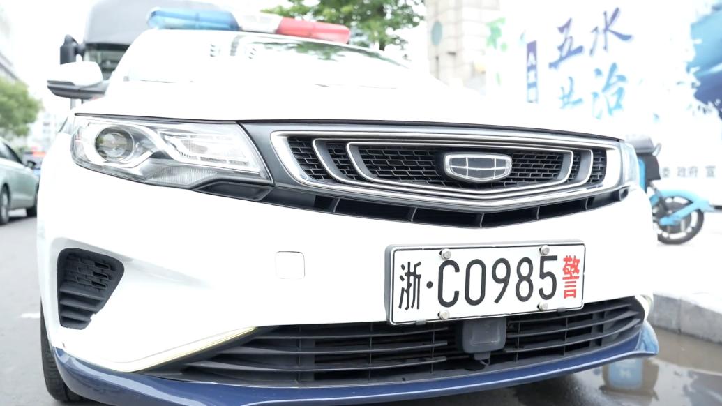 浙江一車牌為985的警車連續18年送山區高三生赴考