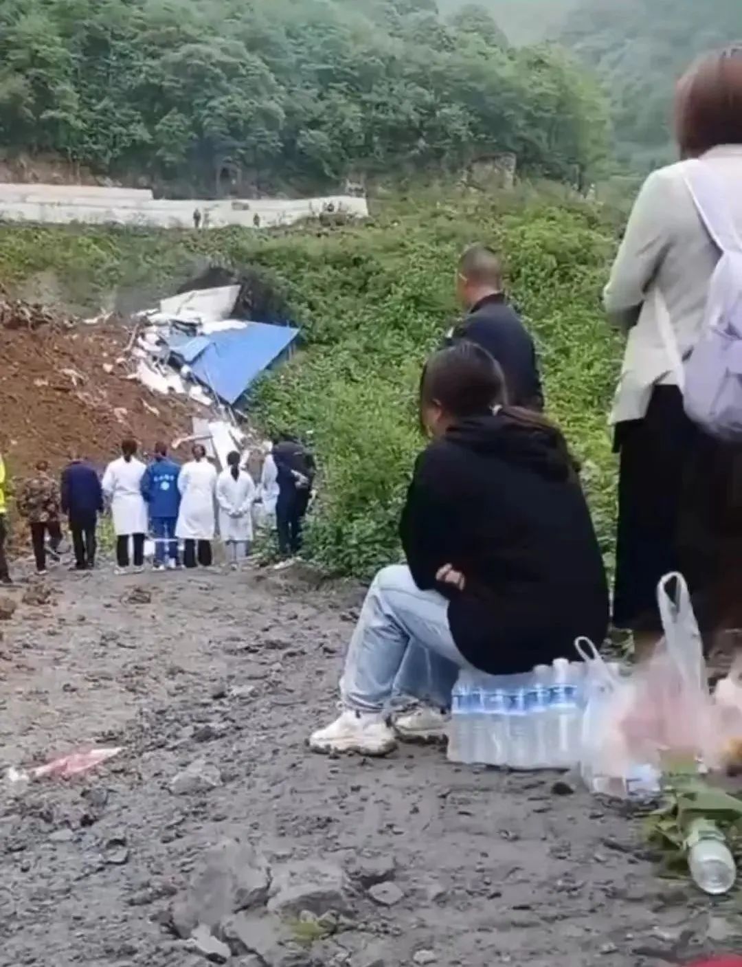 乐山山体垮塌19人遇难：新采矿井在工棚上方，每天都在爆破_澎湃四川_澎湃新闻-The Paper