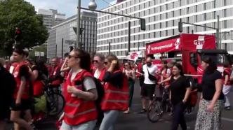德国教育工作者街头抗议要求加薪