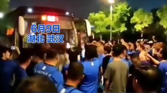 武汉体育局回应中超两队球迷起冲突：相关部门正处理