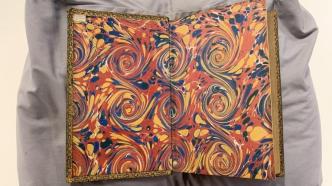 偏繞綺羅衣：西文古書里的“蝴蝶頁”