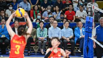 郑雁雄出席世界女排联赛中国香港站开幕式并观看中国女排首场比赛
