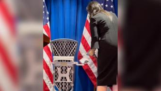 布林肯访华记者会前临时“加戏”，使馆员工反复熨烫美国国旗