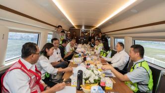中国驻印尼大使陆慷试乘雅万高铁，联调联试时速超355公里