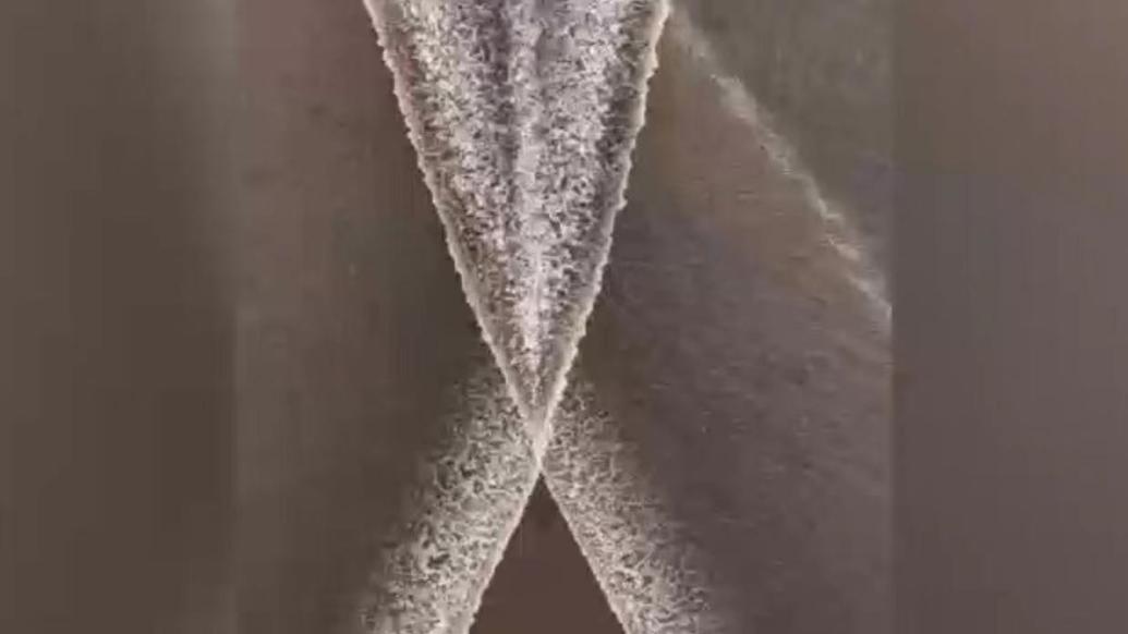 钱塘江同时出现“鱼鳞潮”和“交叉潮”