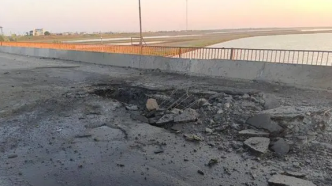 俄方称乌军袭击连接赫尔松与克里米亚一大桥，交通被迫改道