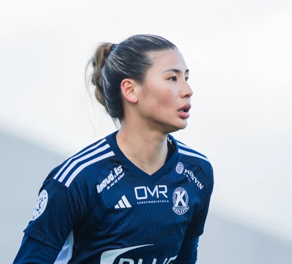 在冰岛有一位中国女足球员，她拿到联赛金靴，她梦想未来