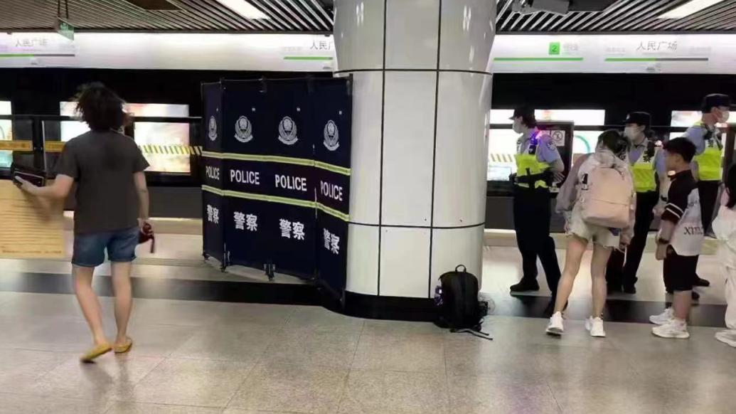 “人民廣場站出事了”?上海地鐵:系小朋友高燒抽搐,已送醫