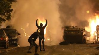 直击｜法国警察枪杀少年引发全国骚乱，示威者袭击公共机构