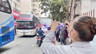 中学宣传考上985奖30万未兑现被学生起诉，被判付5万元