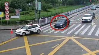 男子颈部挂着切割机流血不止，上海民警驾车开道十分钟送到医院