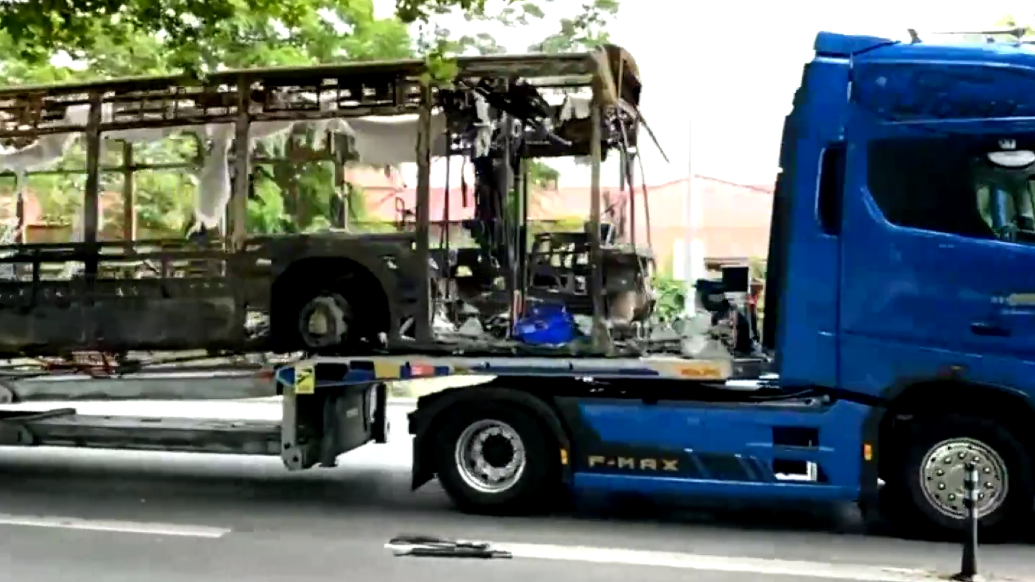 探訪巴黎打砸搶重災(zāi)區(qū)：新車被毀，3輛巴士燒成空架被拖走