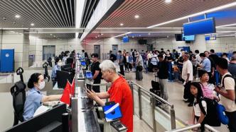 今年上半年，上海机场边检站查验出入境人员超566万人次