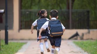 多地出现小学入学高峰：杭州同比增加两成，青岛超三成