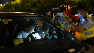 “砺剑2023”，上海黄浦警方开展夏夜治安巡查宣防