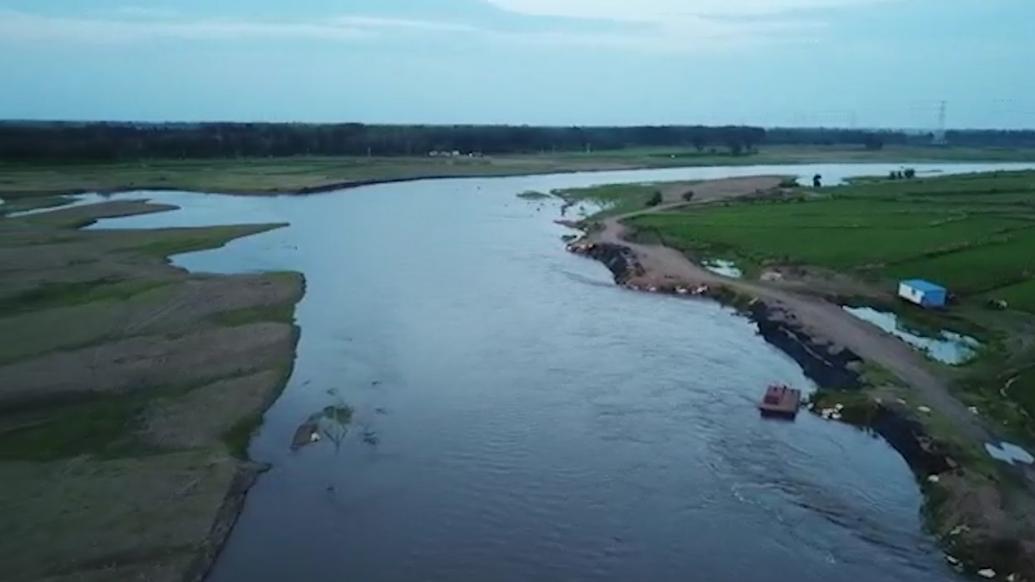 航拍吉林“私搭浮橋”建橋地，河面寬廣周圍無橋梁設施