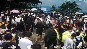 江西武功山景区游客因排队发生纠纷后互殴，经调解已握手言合