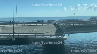 克里米亚大桥二度遭袭：俄方定性“恐怖袭击”，部分桥面垮塌