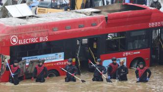 韩国暴雨“死亡隧道“捞出13具遗体，幸存者：水位暴涨吓死人