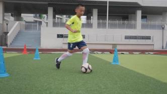 8岁男孩踢球两年每周练5天：从不觉得辛苦，梦想进入国家队