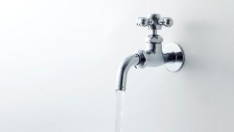水业公司回应“天降水费”：小区入住率低，水泵脉动效应致水表空转