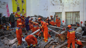 齐齐哈尔三十四中体育馆坍塌事故第11人被救出